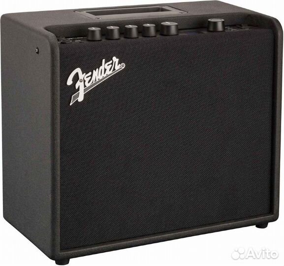 Fender Mustang LT25 комбоксилитель
