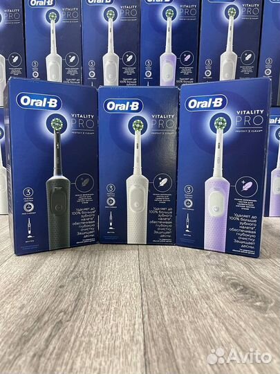 Электрическая зубная щетка Oral-B Vitality Pro