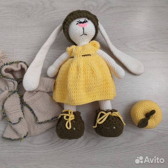 Зайка вязаная