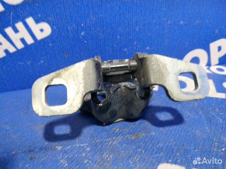 Петля двери Renault Sandero кроссовер K4M2845 2018