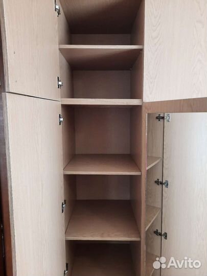 Шкаф платяной