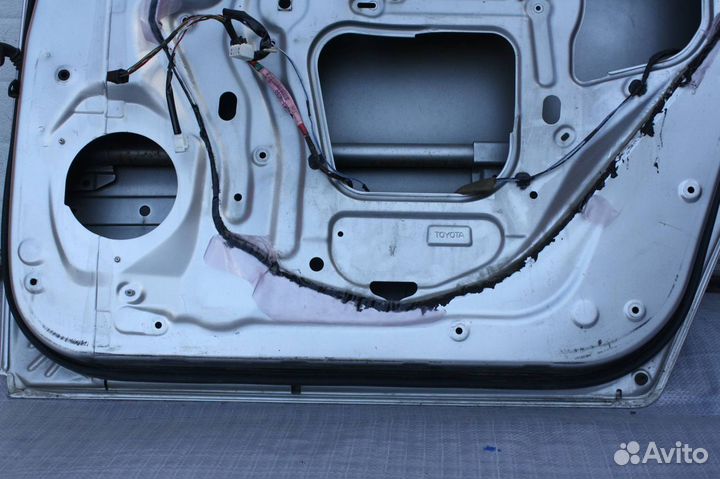 Дверь задняя правая Toyota Ipsum 2 ACM21W 2003