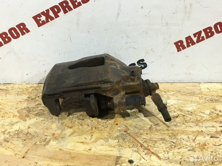 Суппорт тормозной передний левый Skoda Octavia A5