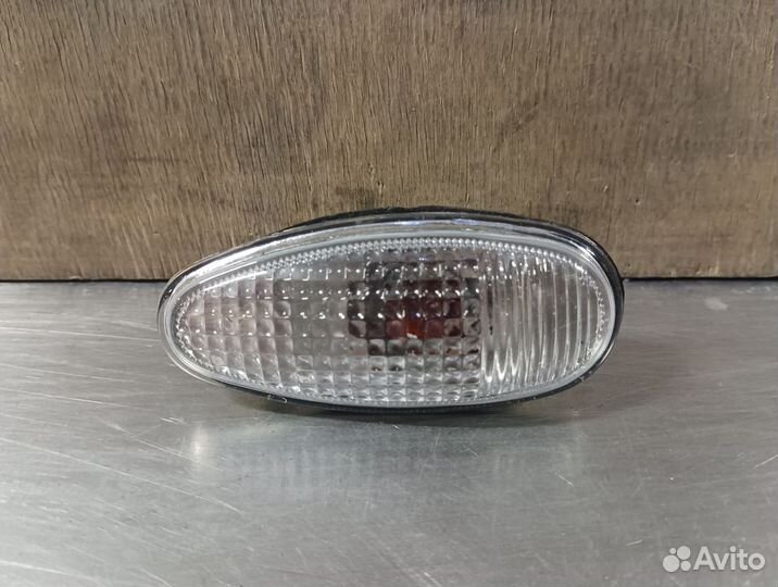 Повторитель в крыло Outlander 1 2003-2008