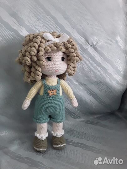 Вязаная кукла ручной работы