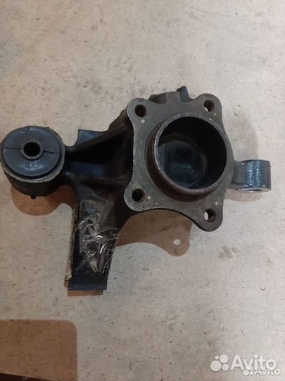 Кулак задний левый toyota camry 4230533040