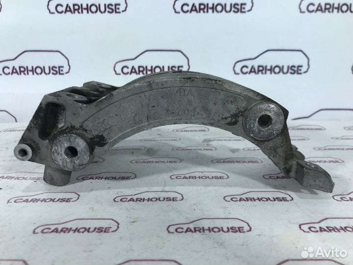 Кронштейн генератора Audi A6 C6 3.2 AUK