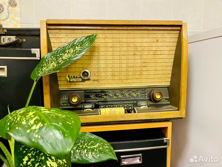 Ламповая радиола Сакта