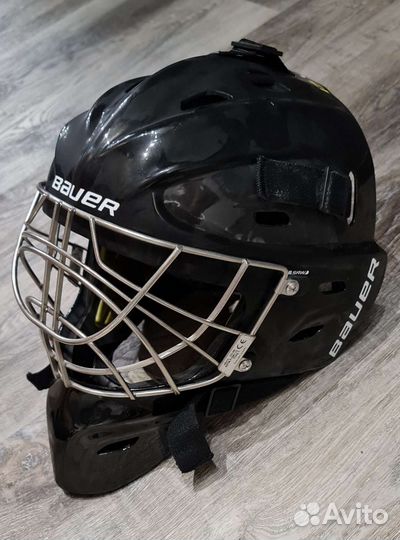 Хоккейный вратарский шлем