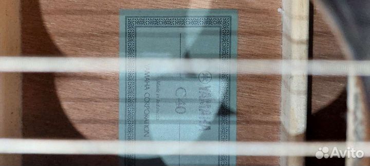 Продам гитару yamaha C 40