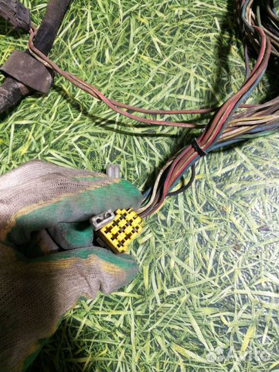 Проводка двери передней левой Volvo FH 2003