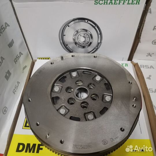 Маховик двухмассовый Nissan Qashqai X-trail LUK