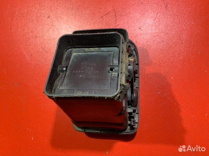 Дефлектор воздушный передний левый Honda Stream