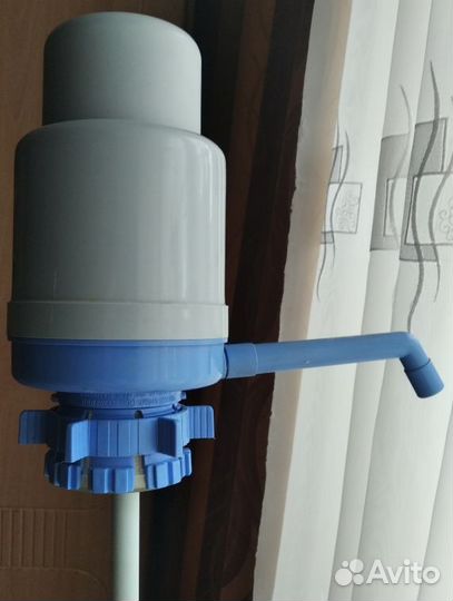 Ручная помпа для воды