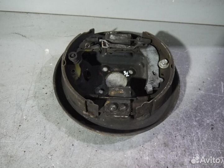 Щит опорный задний левый (в сборе) Almera