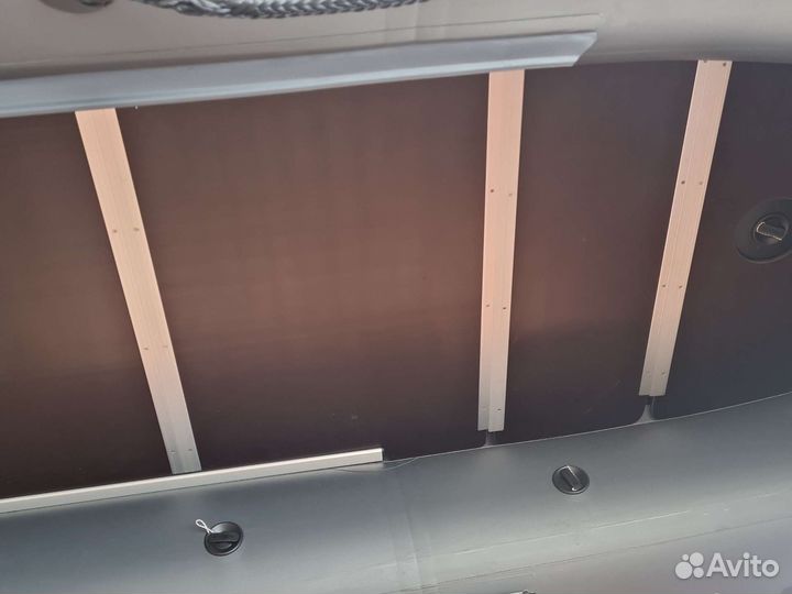 Лодка с мотором