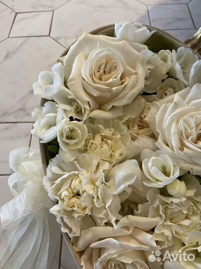 Розы в коробке - отличный подарок на День рождения