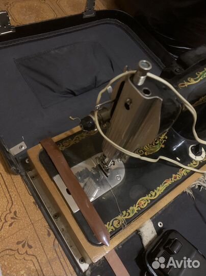 Швейная машина электрическая с педалью