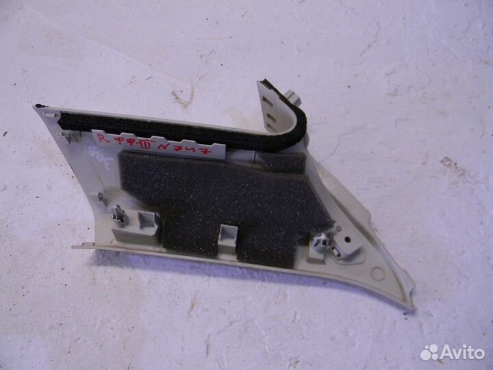 Обшивка стойки Focus III 2011