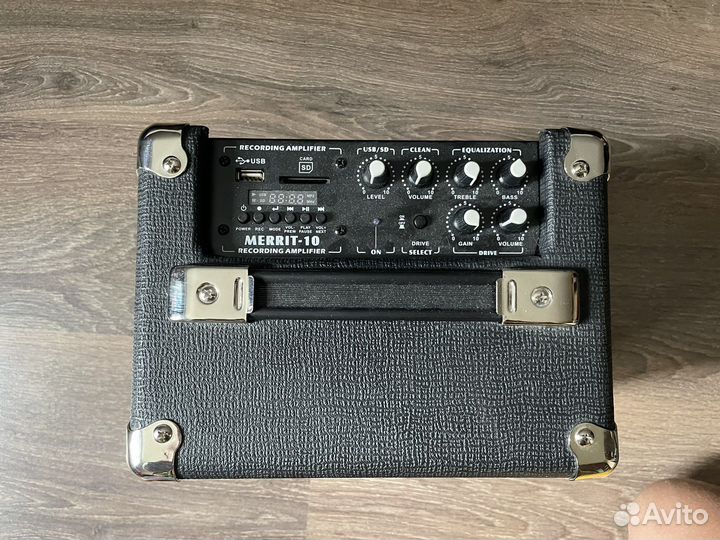 Гитарный комбоусилитель Belcat Merit-10