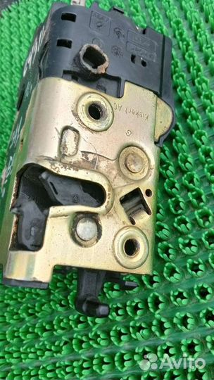 Замок двери Ситроен С4 задний