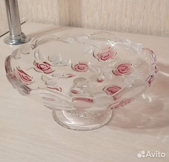 Ваза для фруктов для конфет на ножке