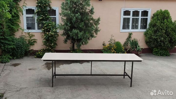 Стол со стульями