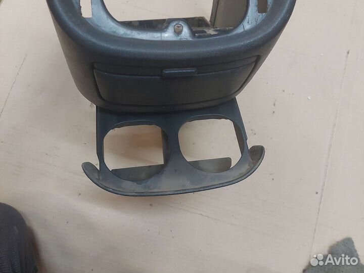 Консоль центрального Mitsubishi Space Wagon 1998-2