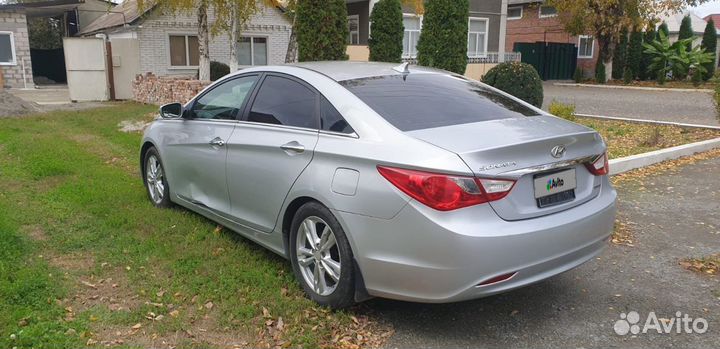 Hyundai Sonata, 2011