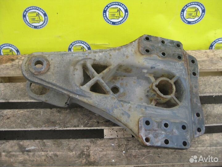 Кронштейн полурессоры 7482137342 renault trucks, M