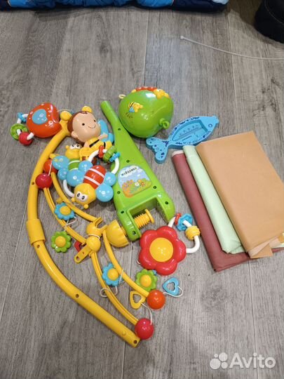 Мобиль, градусник, клеенка