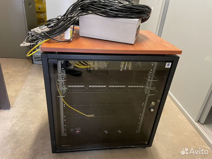 Серверный шкаф hyperline 12 модулей