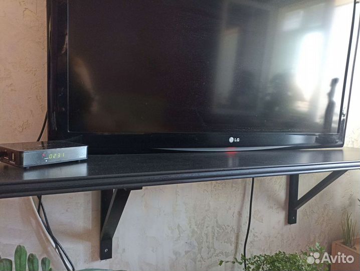 Полка настенная IKEA. Дерево