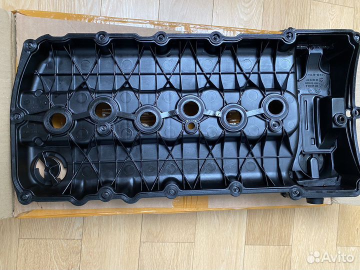 Клапанная крышка Volkswagen Touareg NF