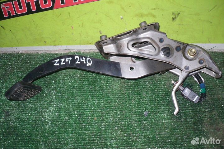 Педаль тормоза toyota ZZT240, ZZT245, NZT240, AZT2