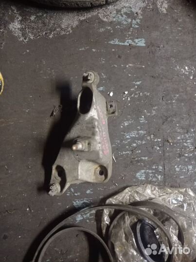 Кронштейн МКПП рено дастер