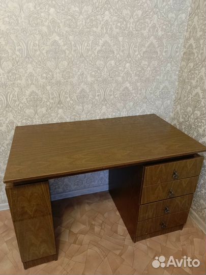 Стол письменный