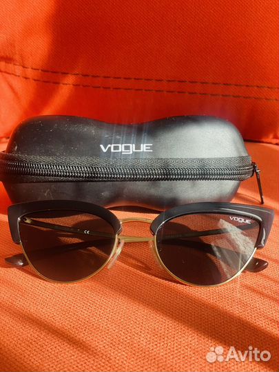 Солнцезащитные очки vogue