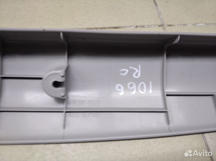 Обшивка двери багажника Fortuner 2015