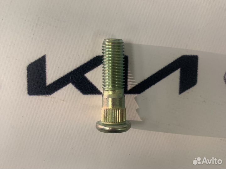 Шпилька ступицы переднего колеса Kia Rio 3/Solaris