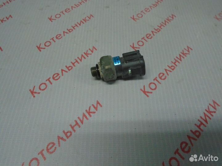 Nissan 92137-7E000 Датчик давления фреона