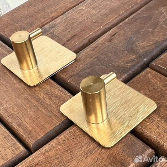 Крючок настенный самоклеющийся