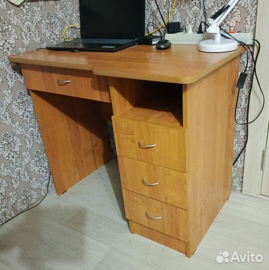 Письменный стол