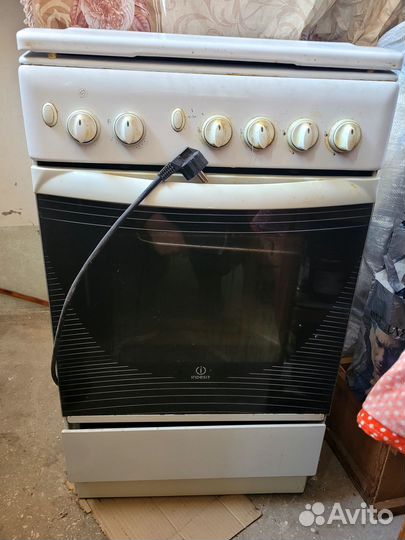 Продам газовую плиту indesit