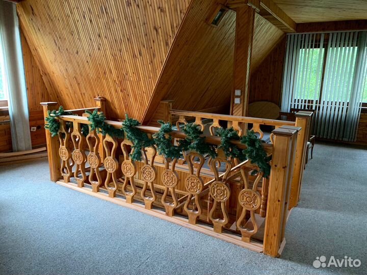 Лестница в дом из дерева