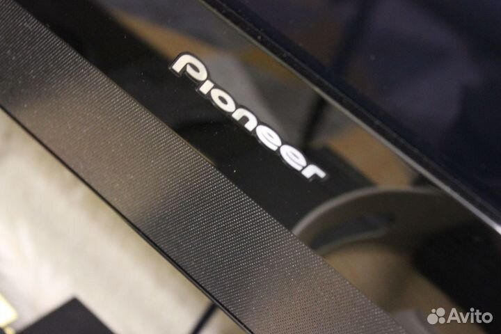 Pioneer Kuro 4280XD с кронштейном