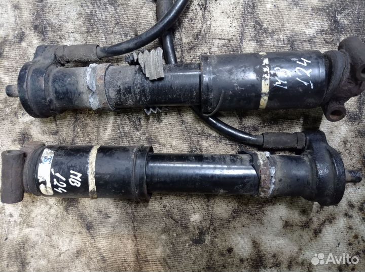 Амортизаторы задние Мерседес 124 универсал