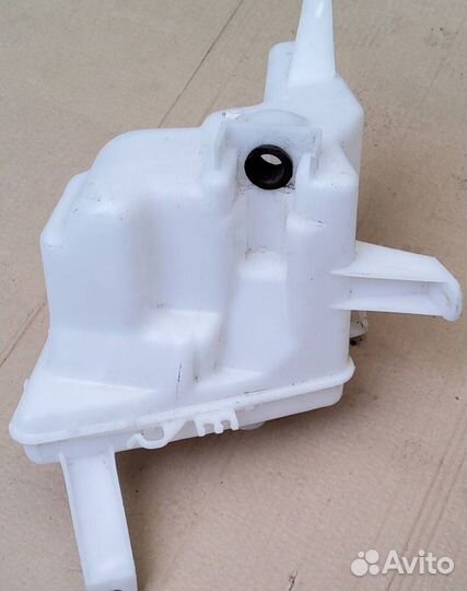 Бачок омывателя Toyota Corolla