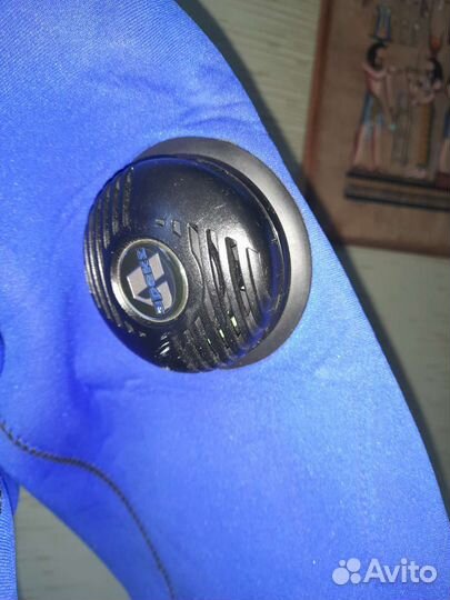 Гидрокостюм сухого типа