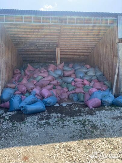 Опилки в мешках